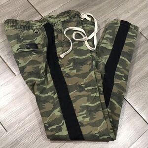 Kayden K Camouflage Print Cotton Stretch Pull-On Zip Ankle‎ Pants size M